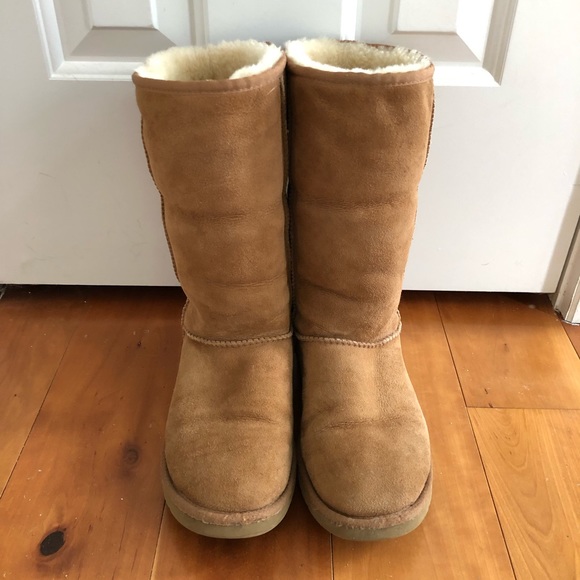 Tall Chestnut Ugg boots - Picture 2 of 5